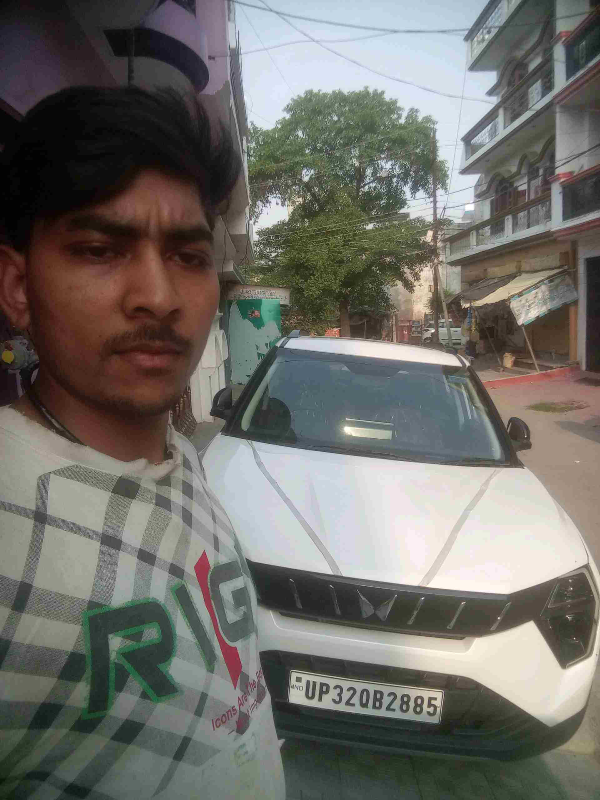 Avneesh K.